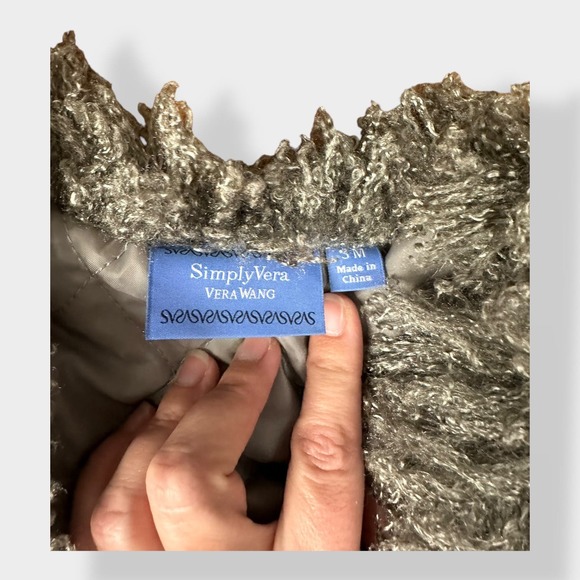 Simply Vera by Vera Wang NWT‎ faux sheep fur vest Size S/M - Picture 2 of 7